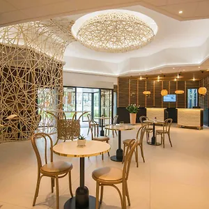 Отель Novotel Arenas Aeroport Ницца
